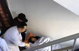 金平病人院后返乡